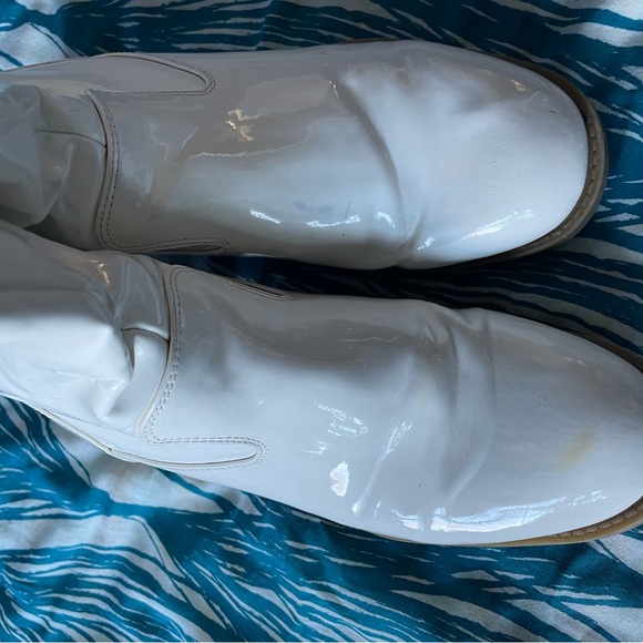 Cougar White Heeled Boots with Buckle - Picture 9 of 9